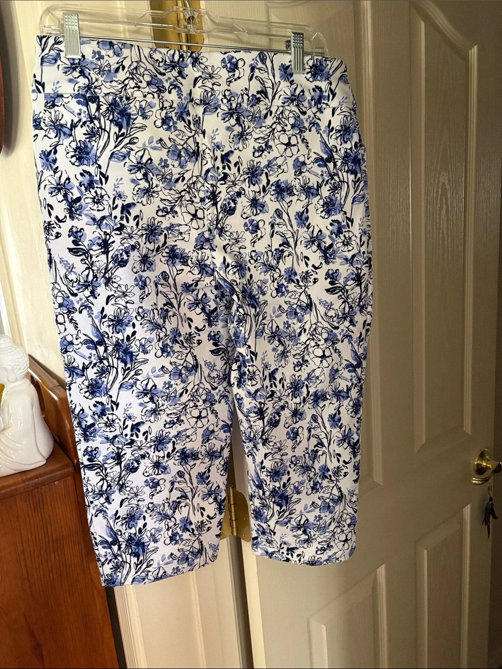 White & Blue Floral Women’s Jeans. Cropped capris